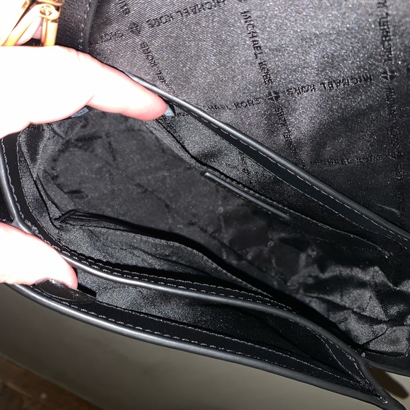 *SOLD* Black Michael Kors crossbody bag - Picture 4 of 7